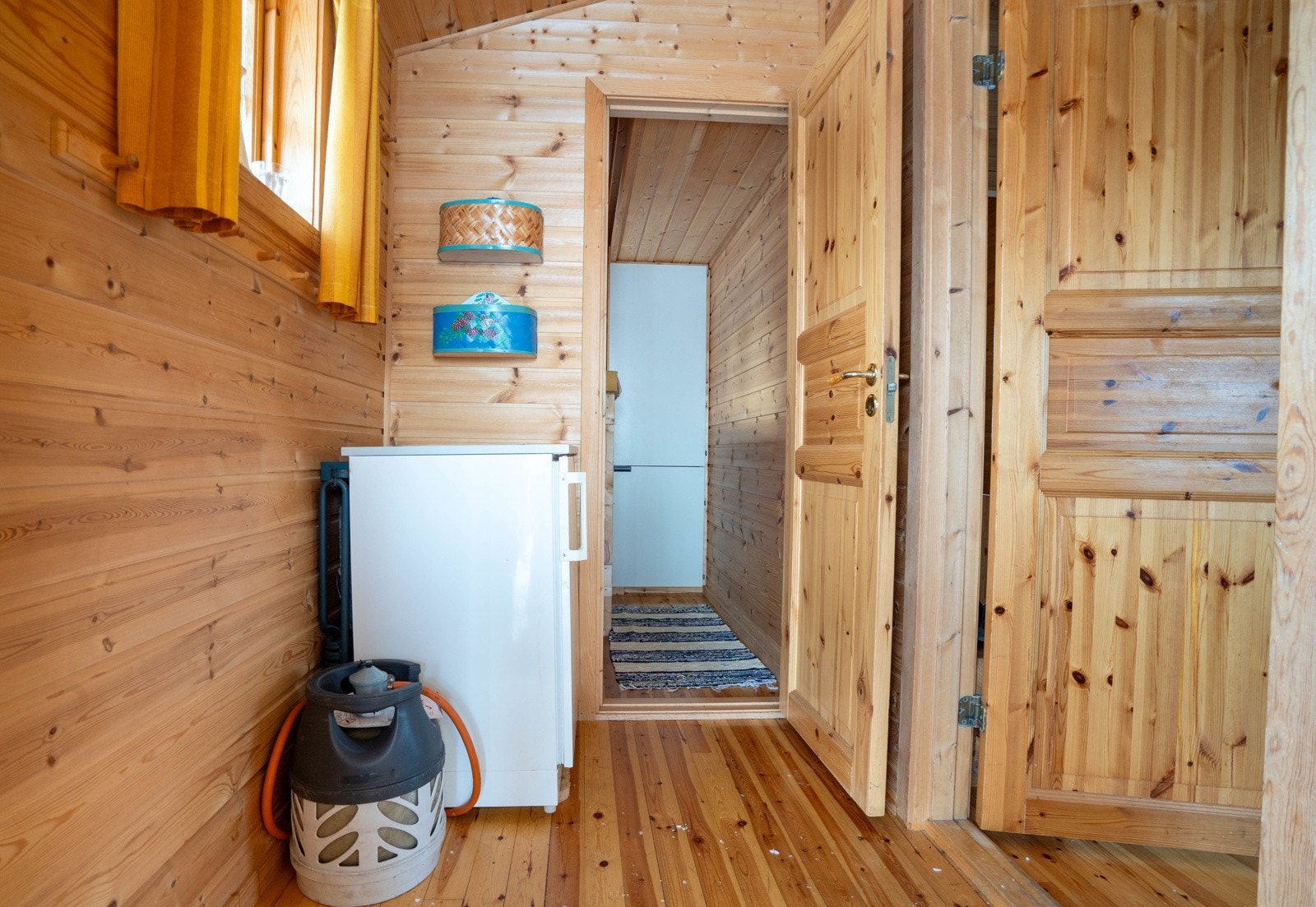 Entre med soverom/bod rett fram Galleribilde