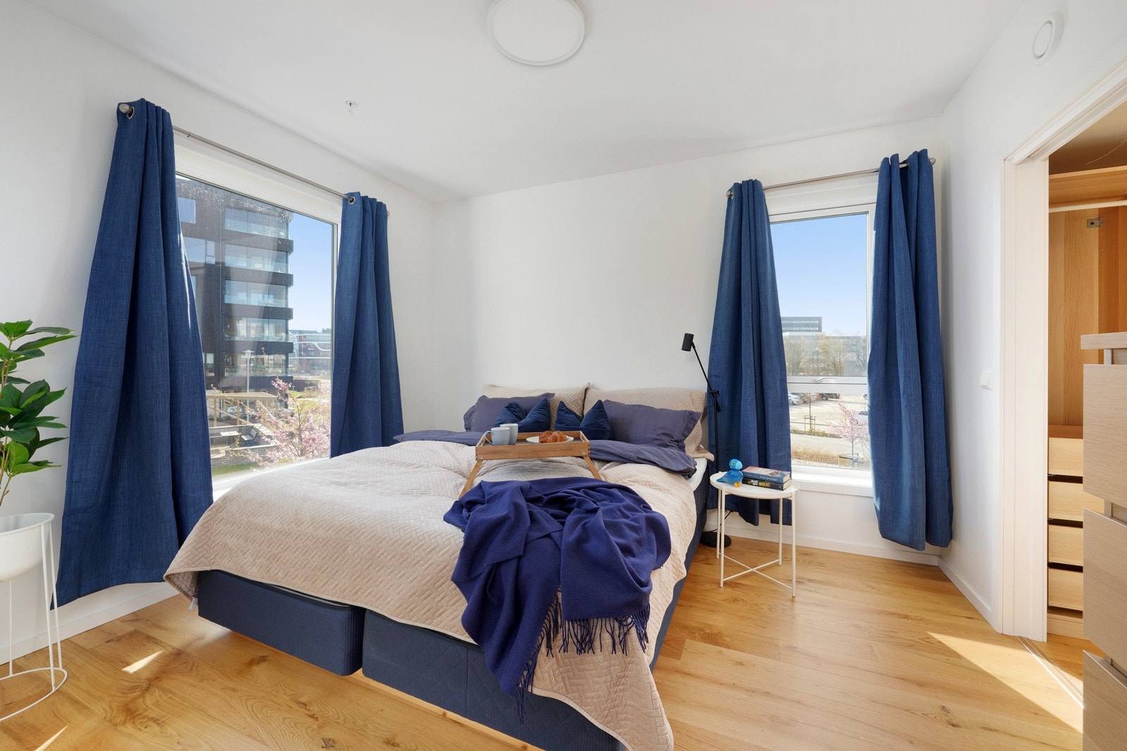 Hovedsoverom med eget Walk-in-Closet og bad Galleribilde