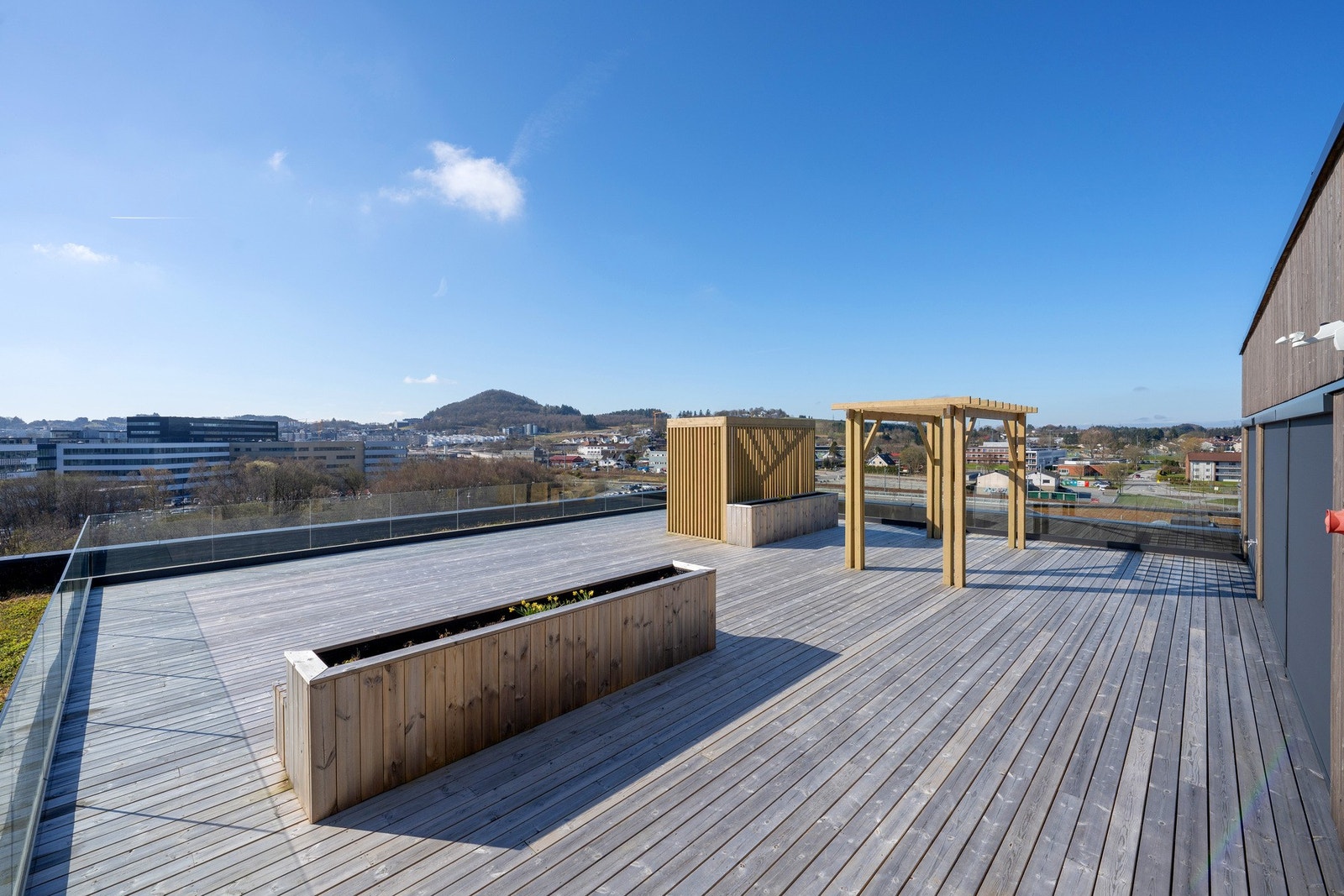 Felles takterrasse for herlige sommerdager Galleribilde