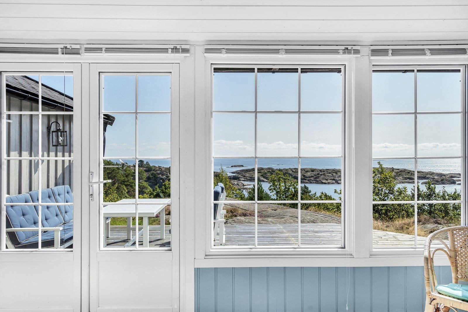 Direkte utgang til terrassen fra stua Galleribilde