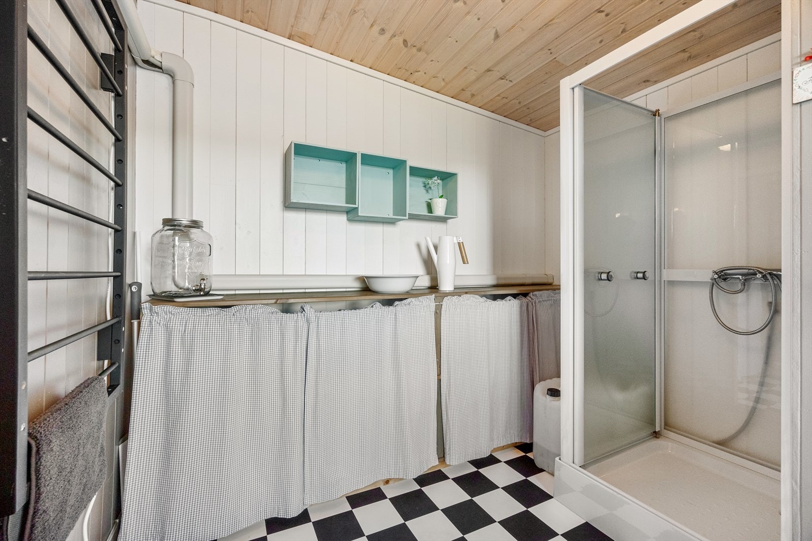 Rom med dusj og vask. Galleribilde