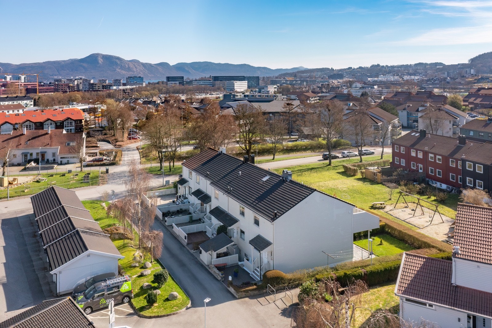 Velkommen til Vågedalen 2F - enderekkehus med fine uteområder Galleribilde