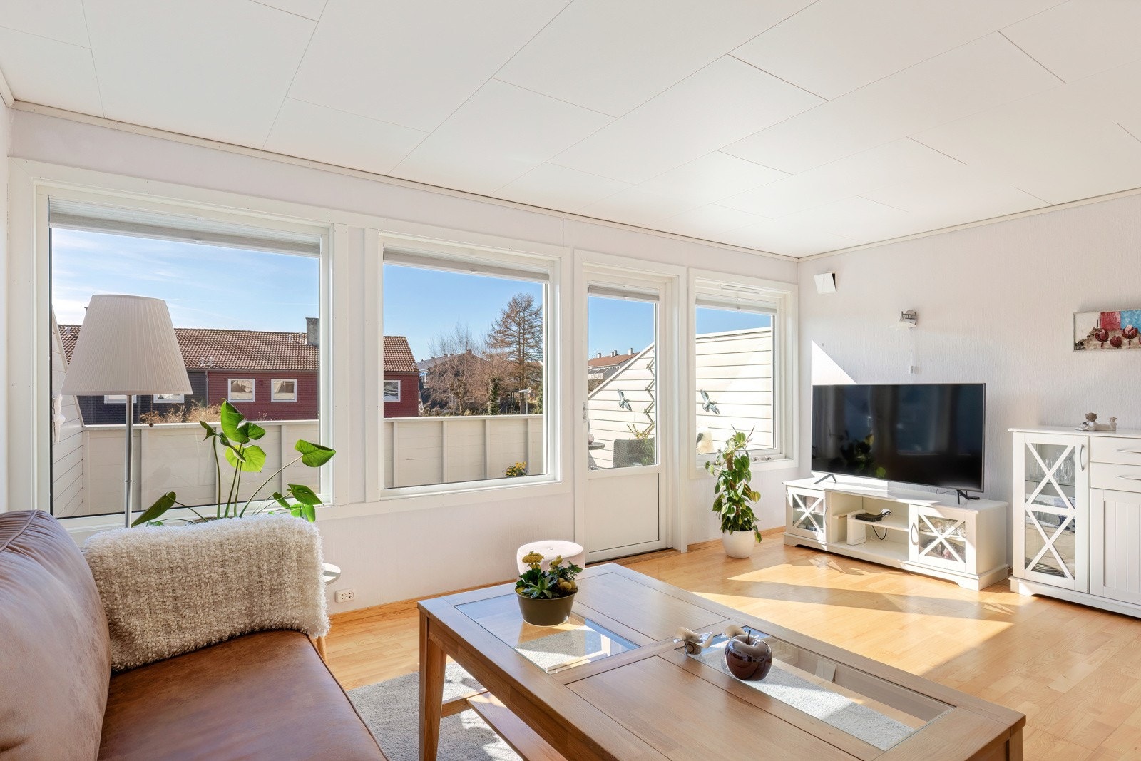 Gjennomgående med store vindusflater Galleribilde