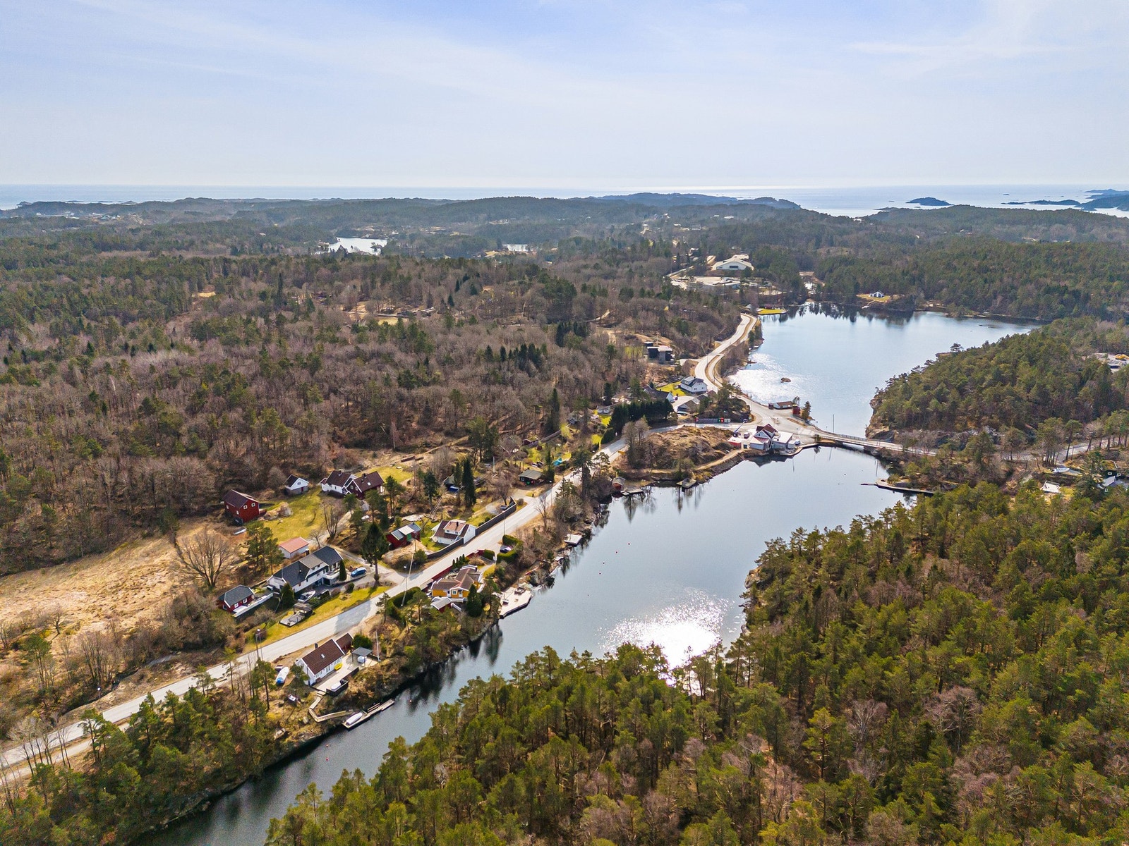 Dronefoto over Indre Årsneskilen Galleribilde