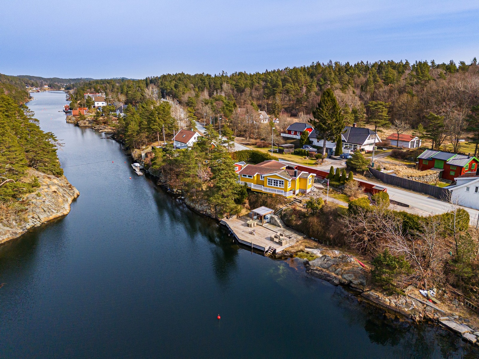 Dronefoto over Indre Årsneskilen Galleribilde