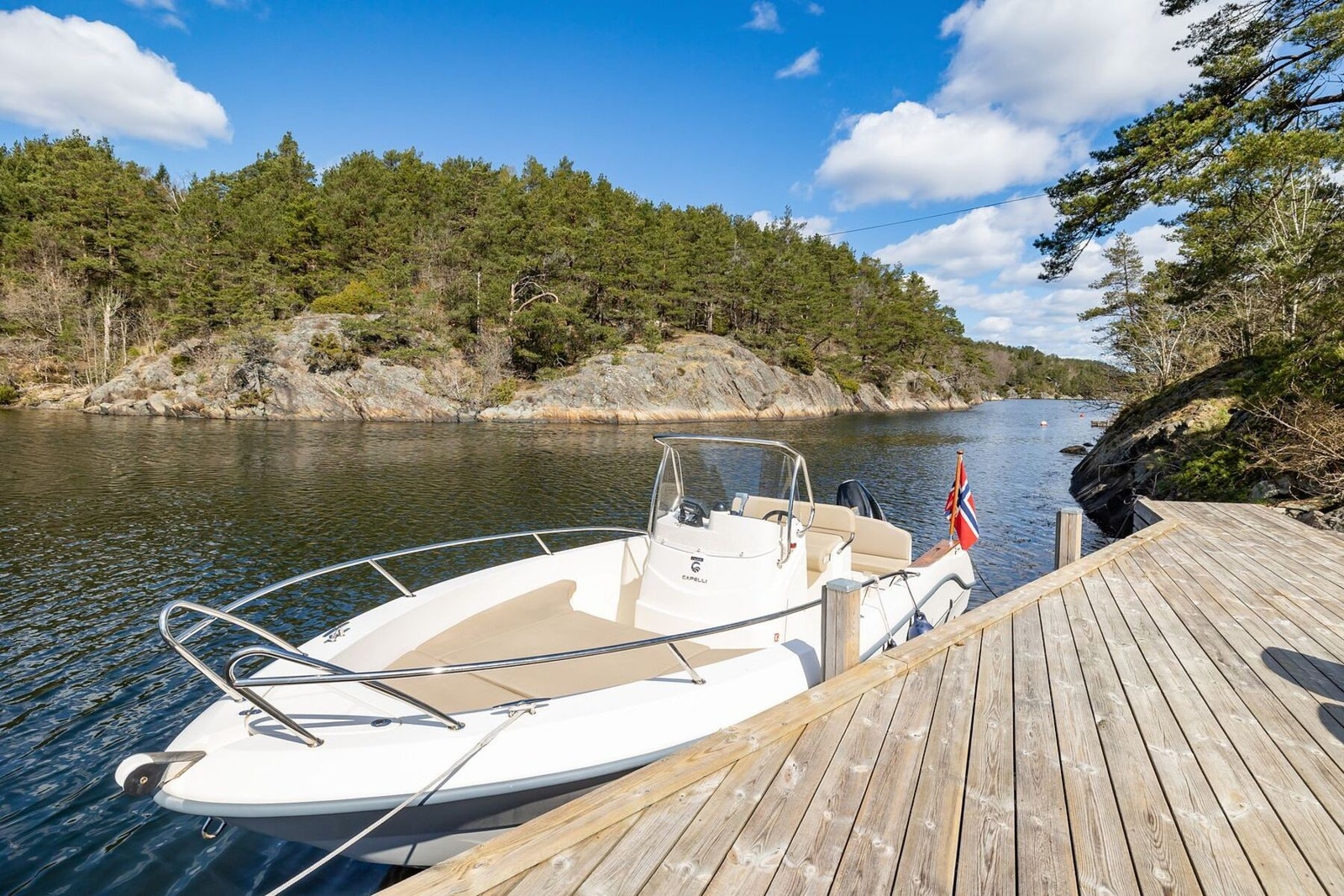Trebrygge med gode dybdeforhold Galleribilde