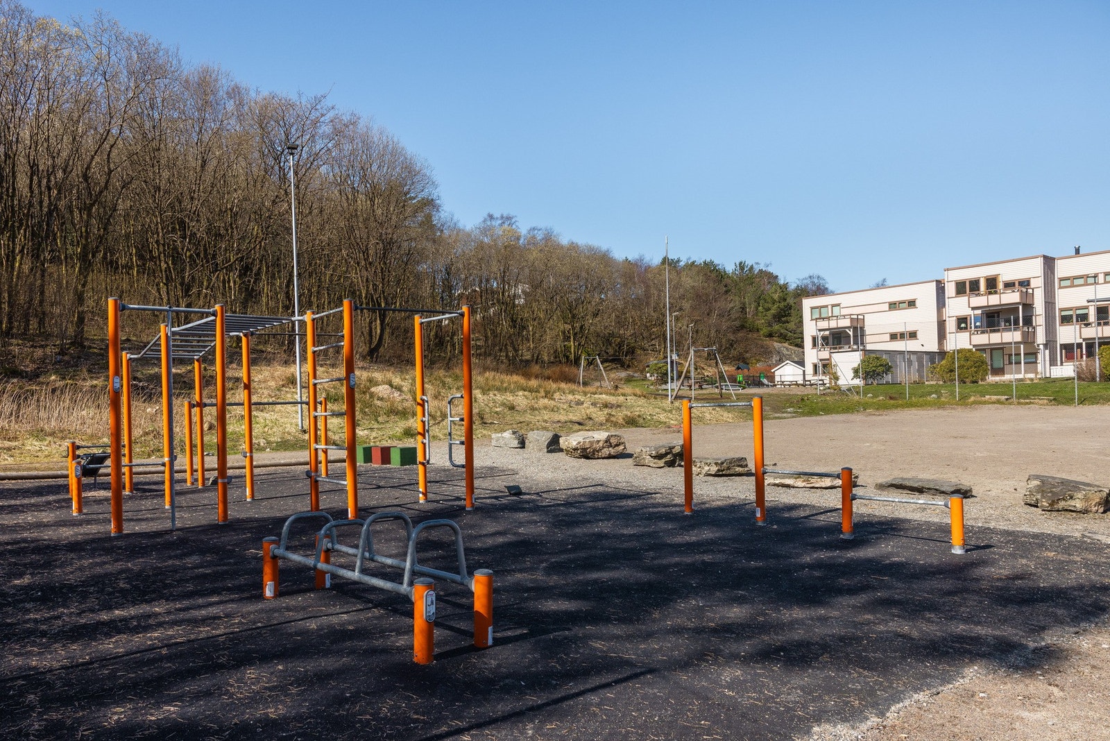 Treningspark i fellesarealet til borettslaget. Galleribilde