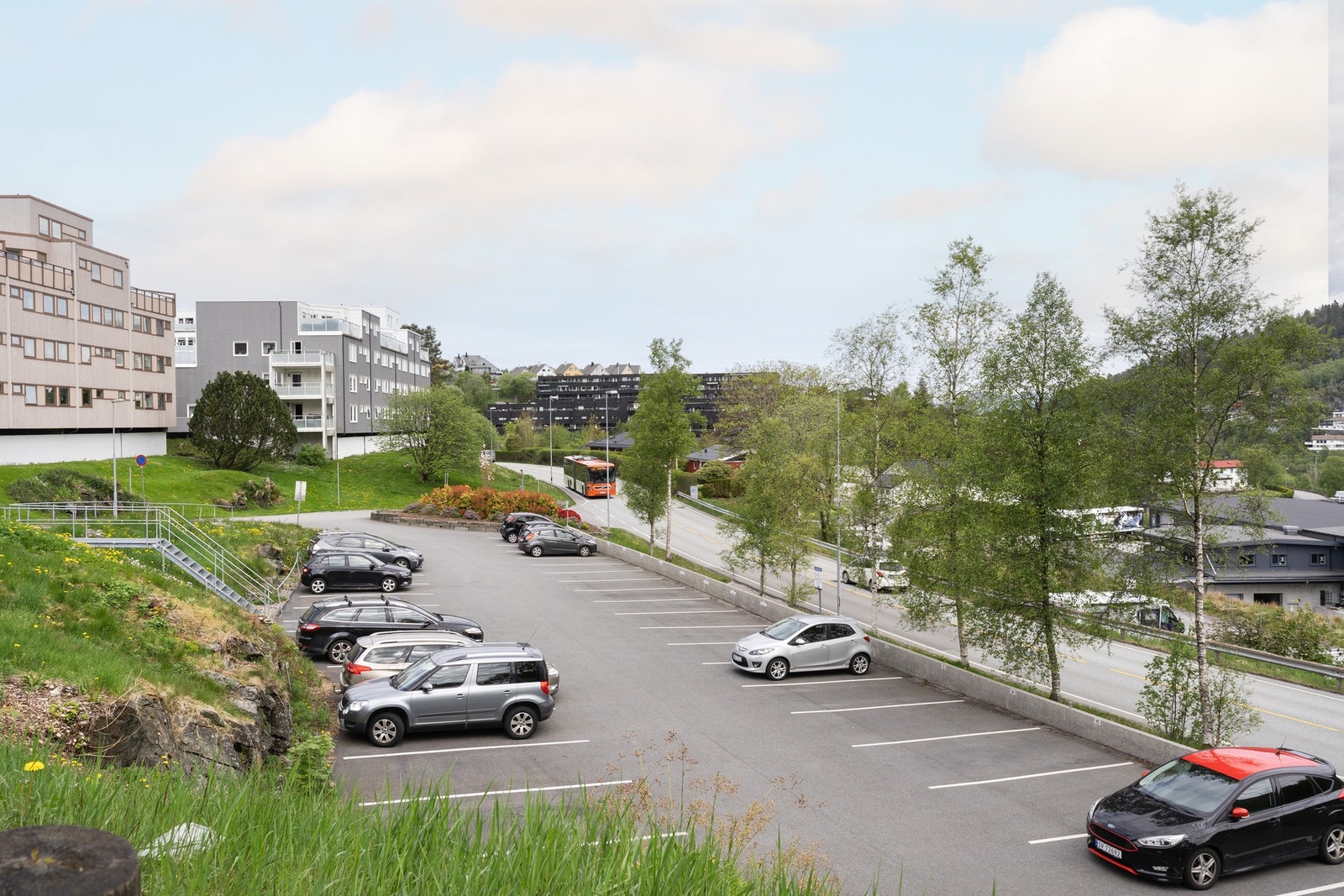 Borettslaget har gjesteparkering. Galleribilde