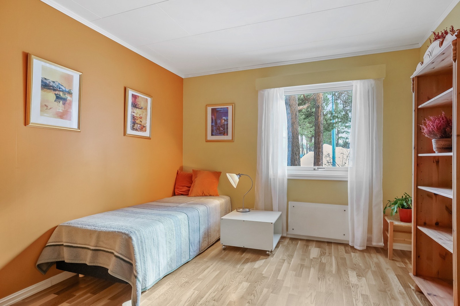 Soverommet i underetasjen egner seg bra til ekstrarom, barnerom eller kontor om ønsket Galleribilde