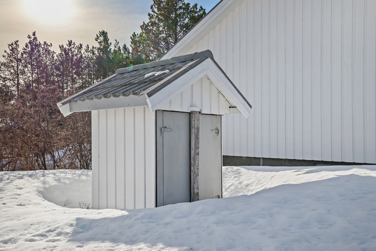Eget røykeri utenfor huset. Galleribilde