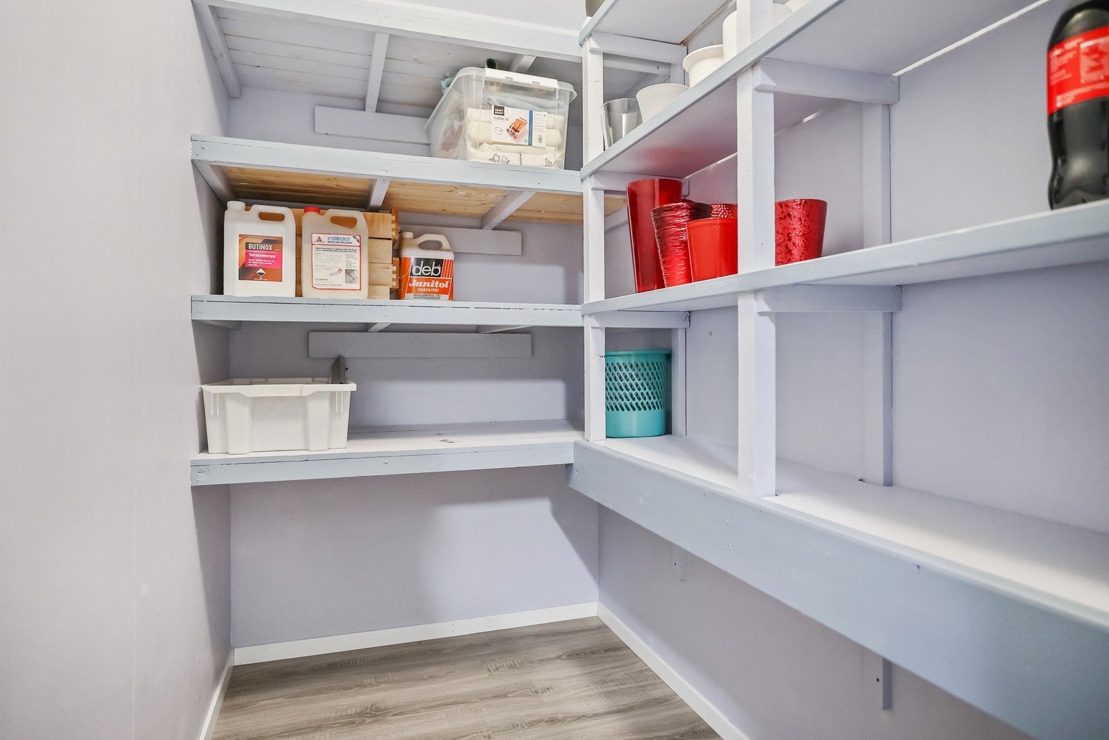 Bod med gode muligheter for oppbevaring og lagring. Galleribilde