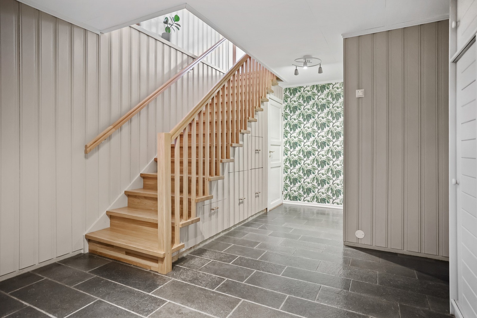 Trapp opp til hovedetasje. Galleribilde