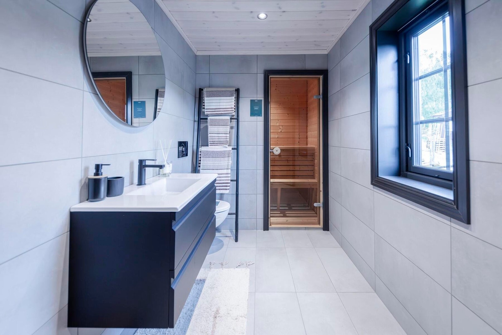 Baderom i Rondablikk. Her med badstue (som ikke er i RB85). Foto fra visningshytte Rondablikk 100 på Hellerudsletta Galleribilde