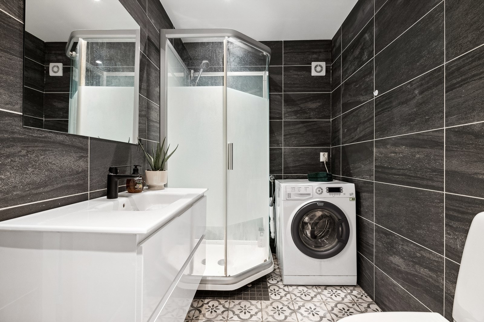 Flislagt bad med varmekabler Galleribilde