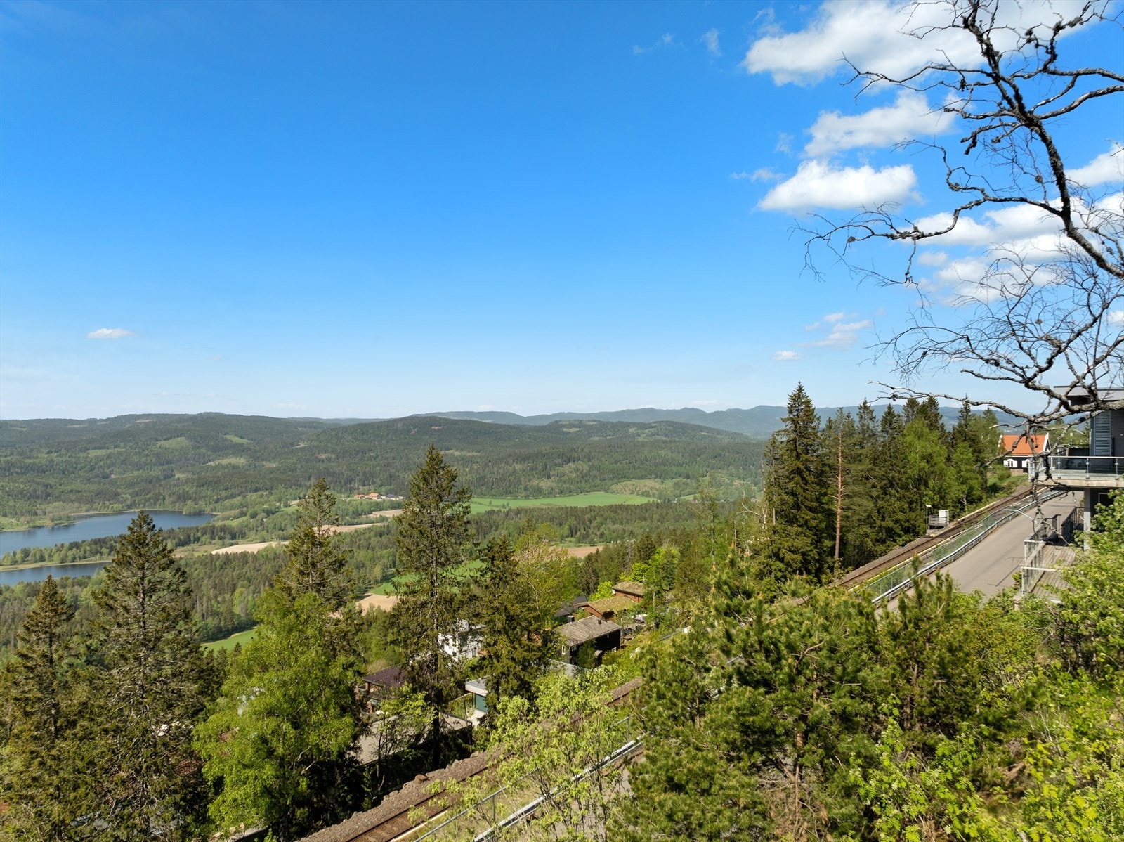 Utsikt mot Bogstadvannet og Sørkedalen (Skogen stasjon til høyre i bildet) Galleribilde