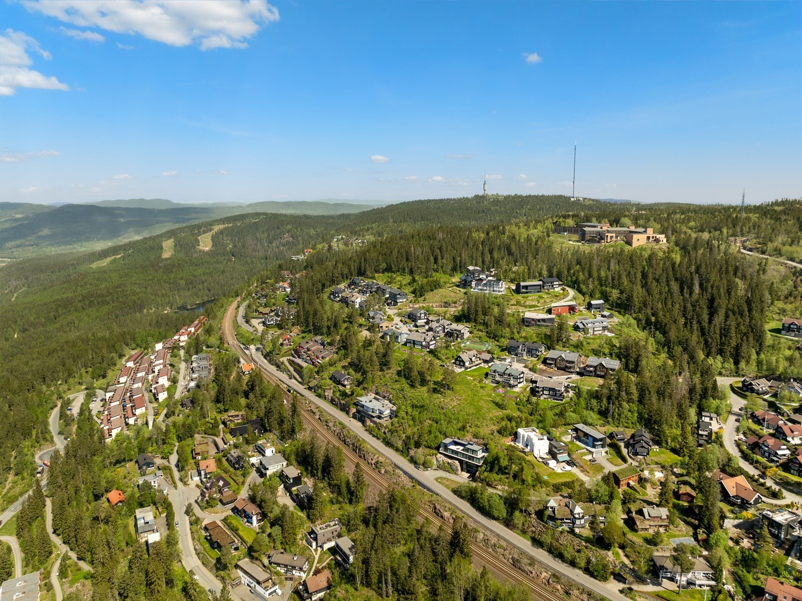 Uendelig med turmuligheter i Nordmarka og kort vei til Oslo sommerpark og Skimore Oslo Galleribilde