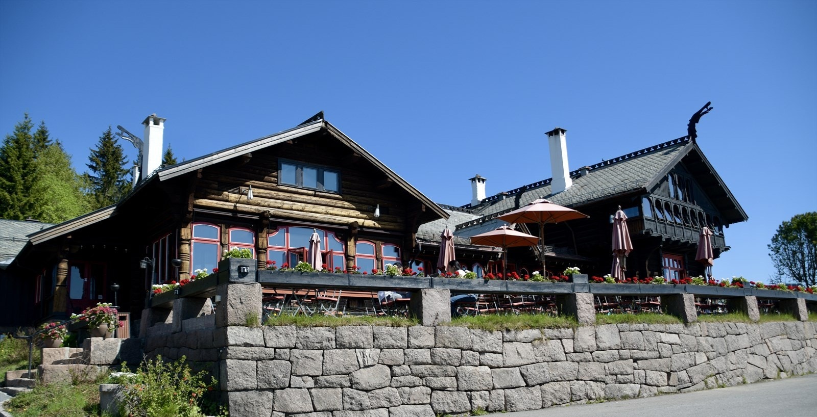 Frognerseteren restaurant og kafé er et hyggelig møtested etter endt tur både sommer og vinter Galleribilde