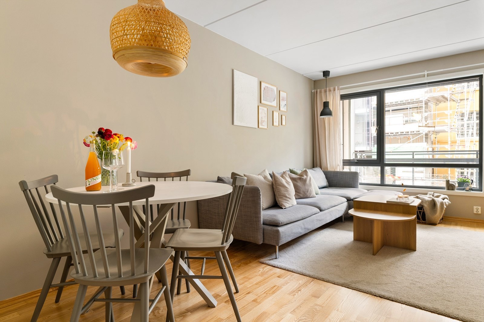 Leiligheten er en meget god og kvadratsmart planløsning. Kjøkken/stue er på 26m² og har godt med møbleringsmuligheter. Galleribilde