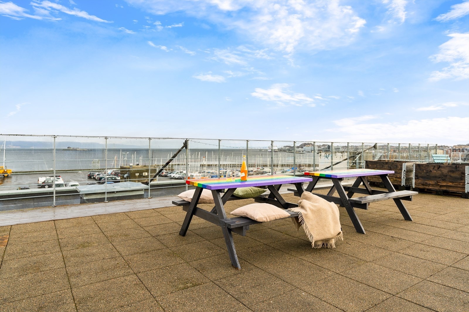 Her kan fantastisk utsikt og strålende solforhold nytes i sommerhalvåret. Galleribilde