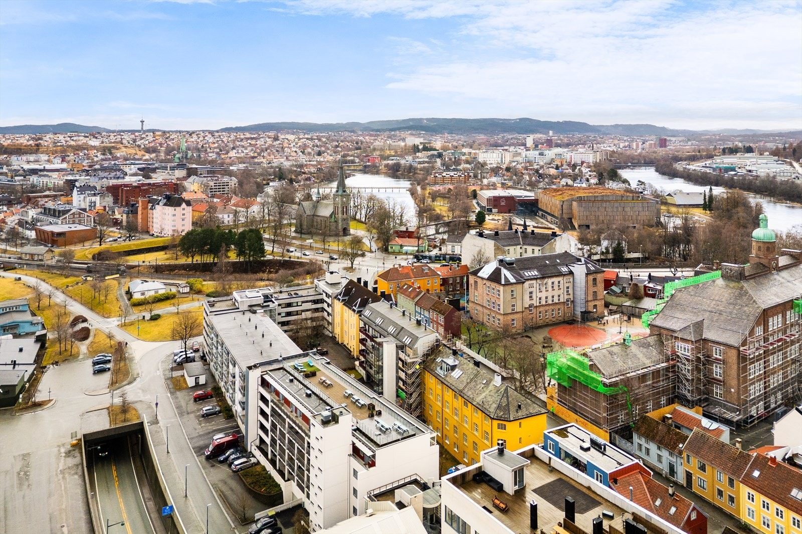 Flytt inn til en enkel hverdag med moderen standard og "alt" du trenger av fasiliteter i kort gangavstand fra leiligheten. Galleribilde