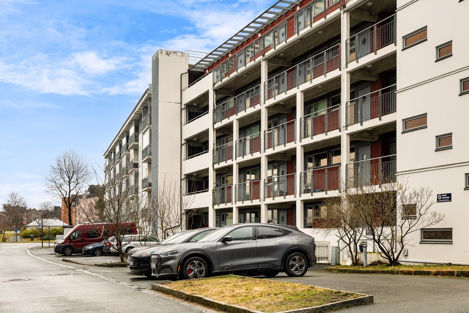 Bygget ble ombygd fra tidligere næringsareal og etablert som borettslag i 2007. Galleribilde