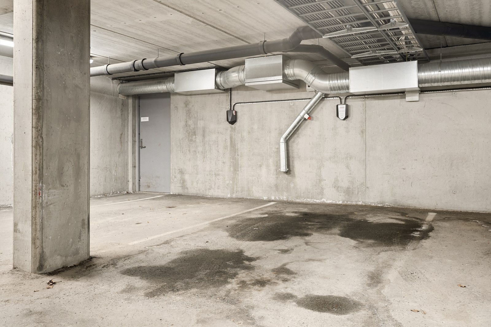 Det medfølger egen p-plass i felles garasjeanlegg. Det er klargjort for etablering av elbil lader. Galleribilde