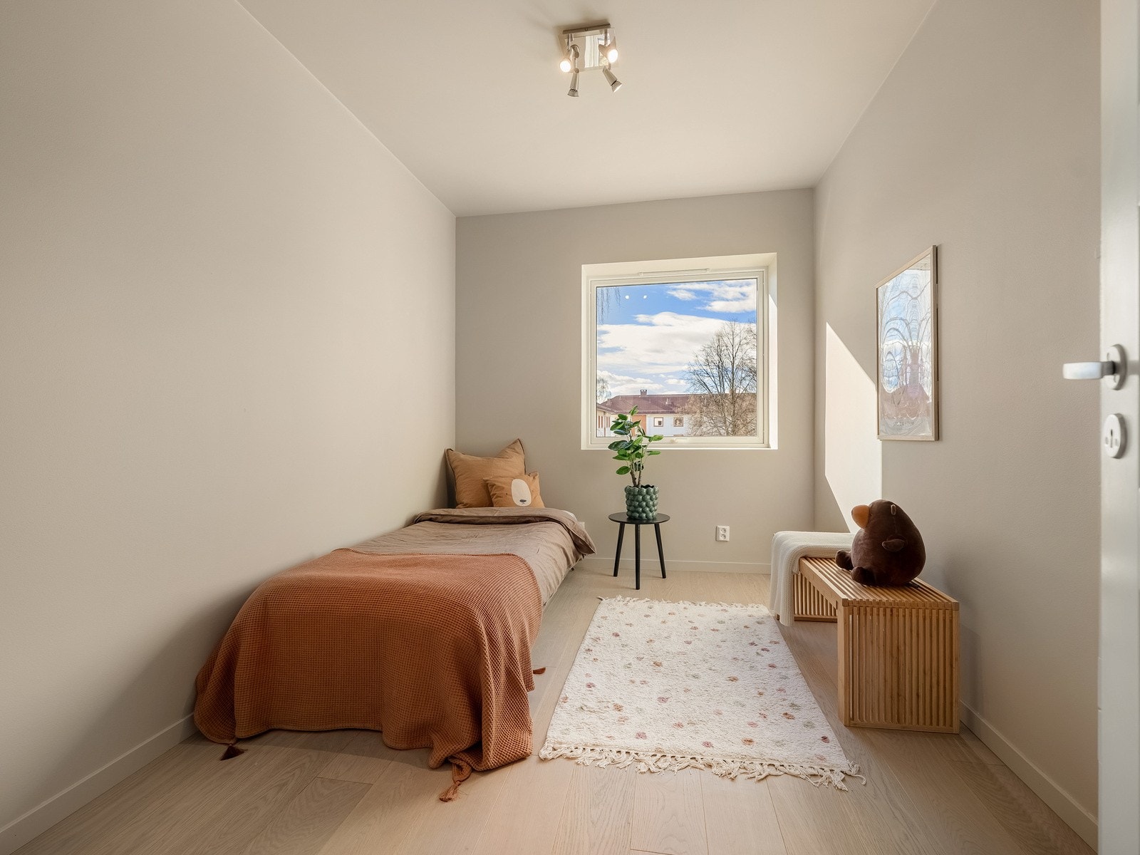 Soverom 3/3 | Fleksible rom - perfekte som barnerom, gjesterom eller hjemmekontor. Galleribilde