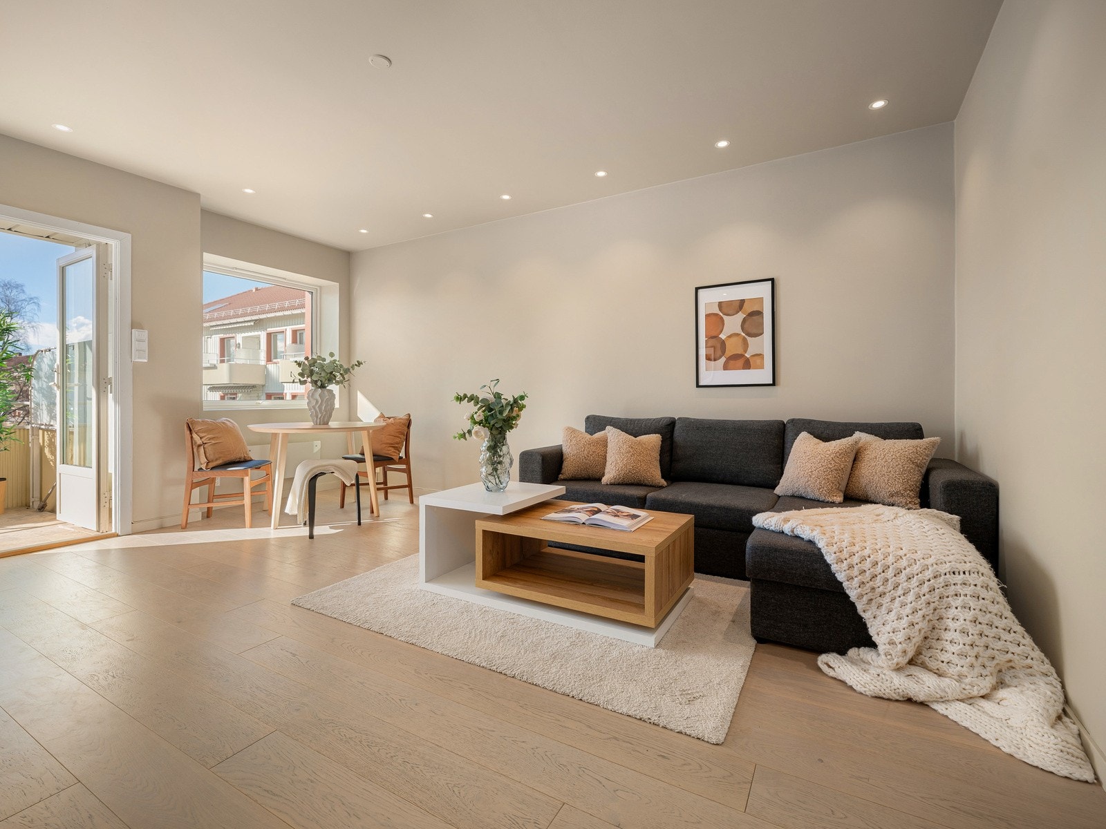 Stilfullt oppusset i 2019, nymalt i 2024 og 2025 - her kan man flytte rett inn. Galleribilde