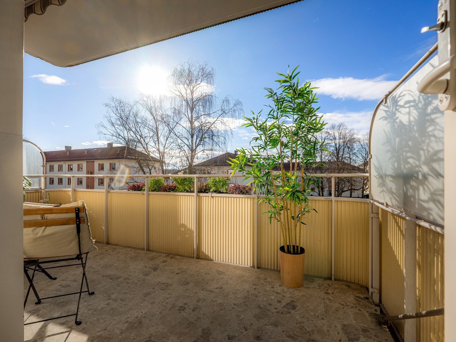 Fra stuen har du utgang til vestvendt balkong med nydelig utsyn. Galleribilde