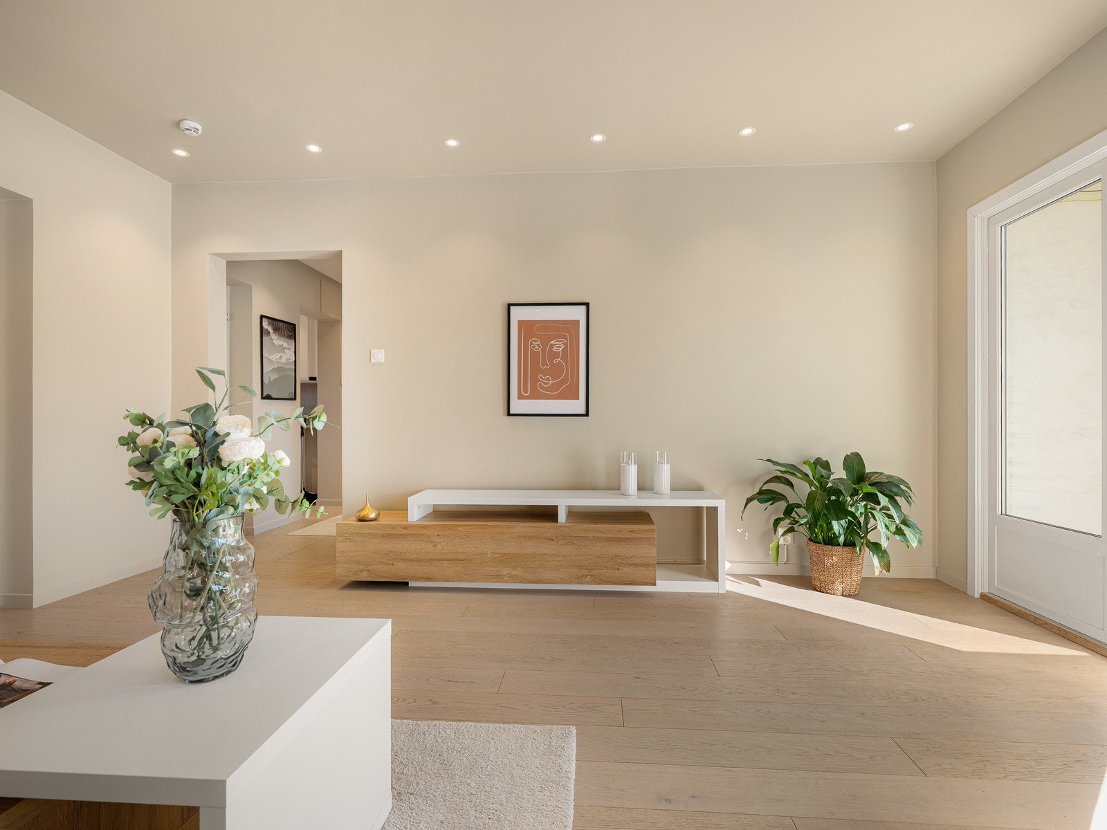 Info | Leiligheten disponerer to parkeringsplasser via borettslaget - sjelden fordel i sentrumsnære områder. Galleribilde