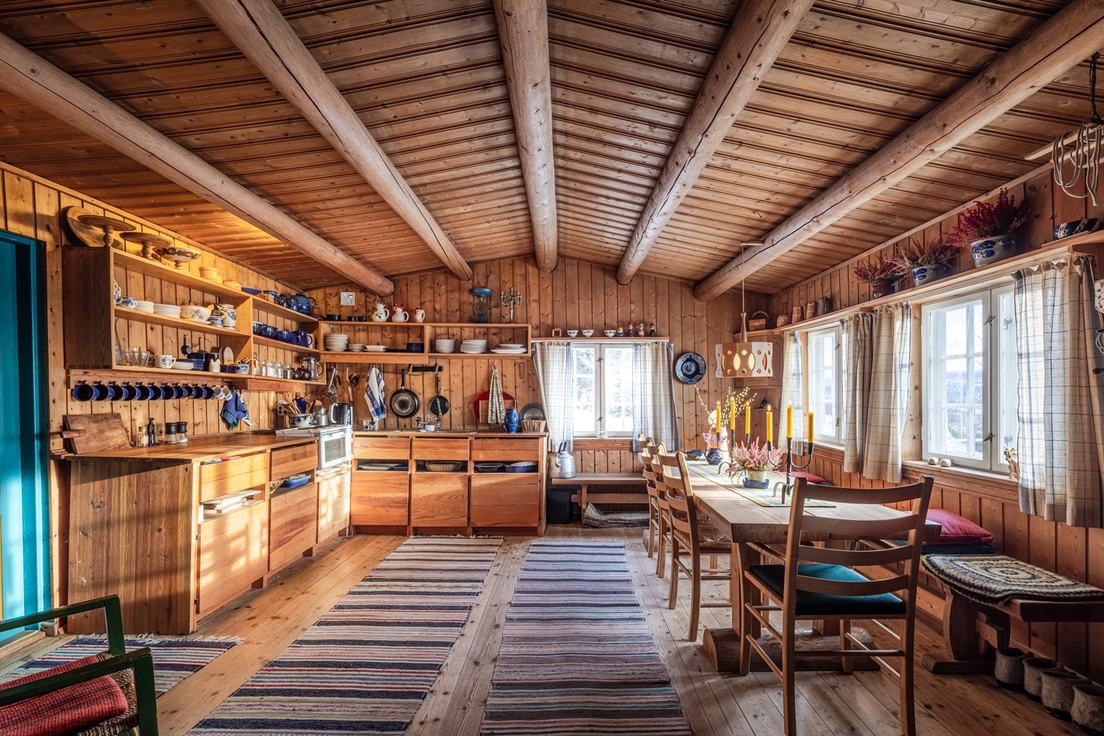 Koselig kjøkken hvor det enkelt skapes familiehygge og gode minner. Galleribilde