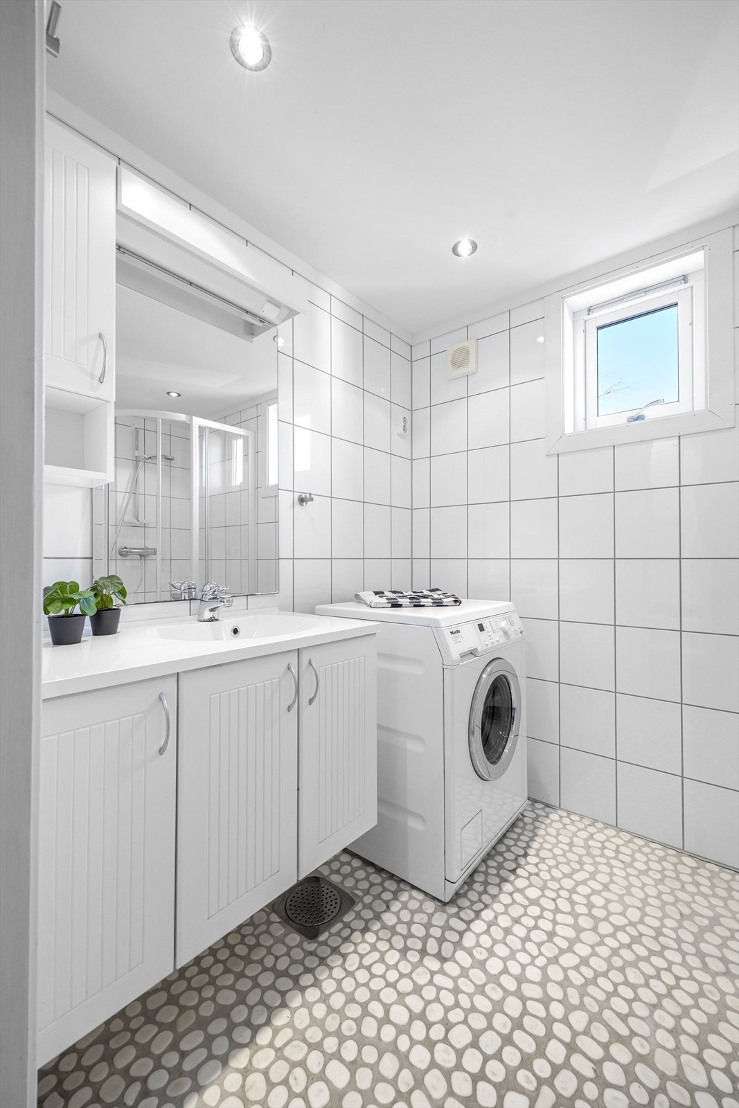 Opplegg til vaskemaskin på badet Galleribilde