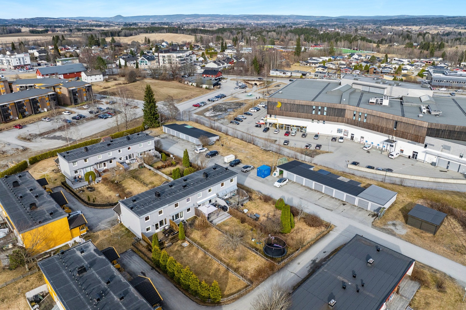 Her bor du sentralt, men samtidig barnevennlig - perfekt for både familier og pendlere. Galleribilde