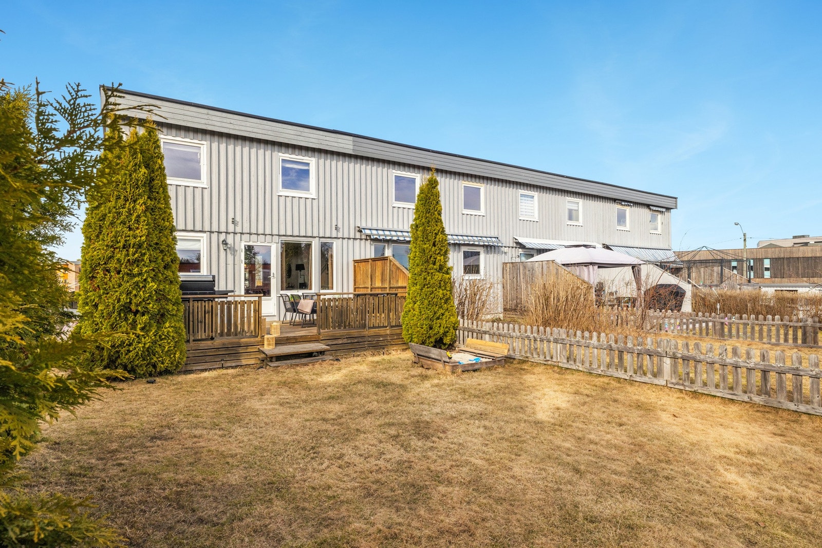 Her får du en koselig hageflekk som gir god boltreplass til store og små! Galleribilde