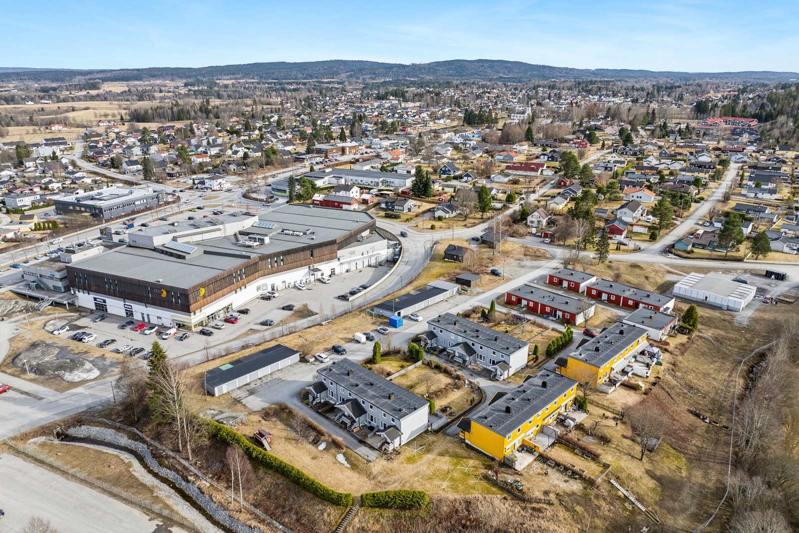 Her får du en svært sentral beliggenhet med umiddelbar nærhet til marka! Galleribilde