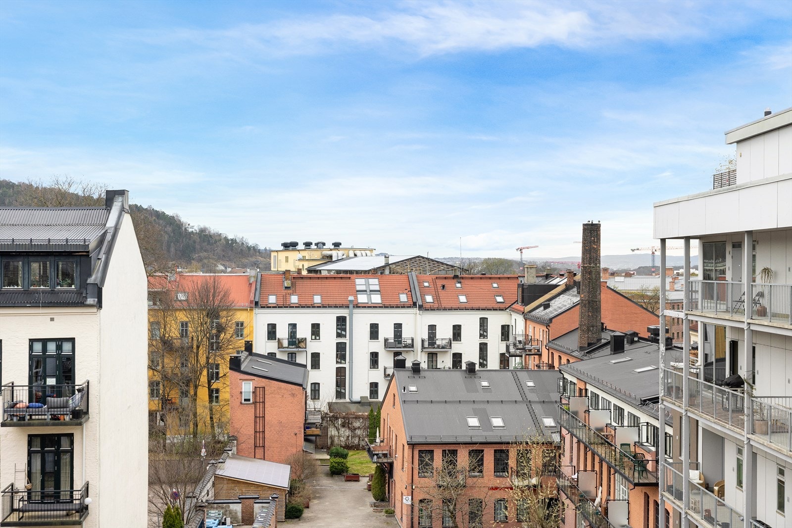 Leiligheten ligger i et av Oslos mest ettertraktede og urbane områder, midt på populære Tøyen. Galleribilde