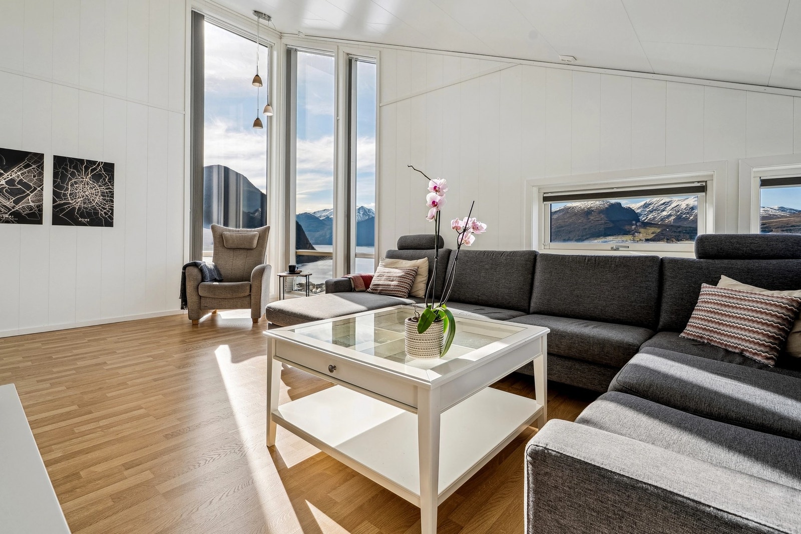 Velkommen opp i tredje og siste etasje. Finere utsikt på en loftstue skal du lete lenge etter. Galleribilde