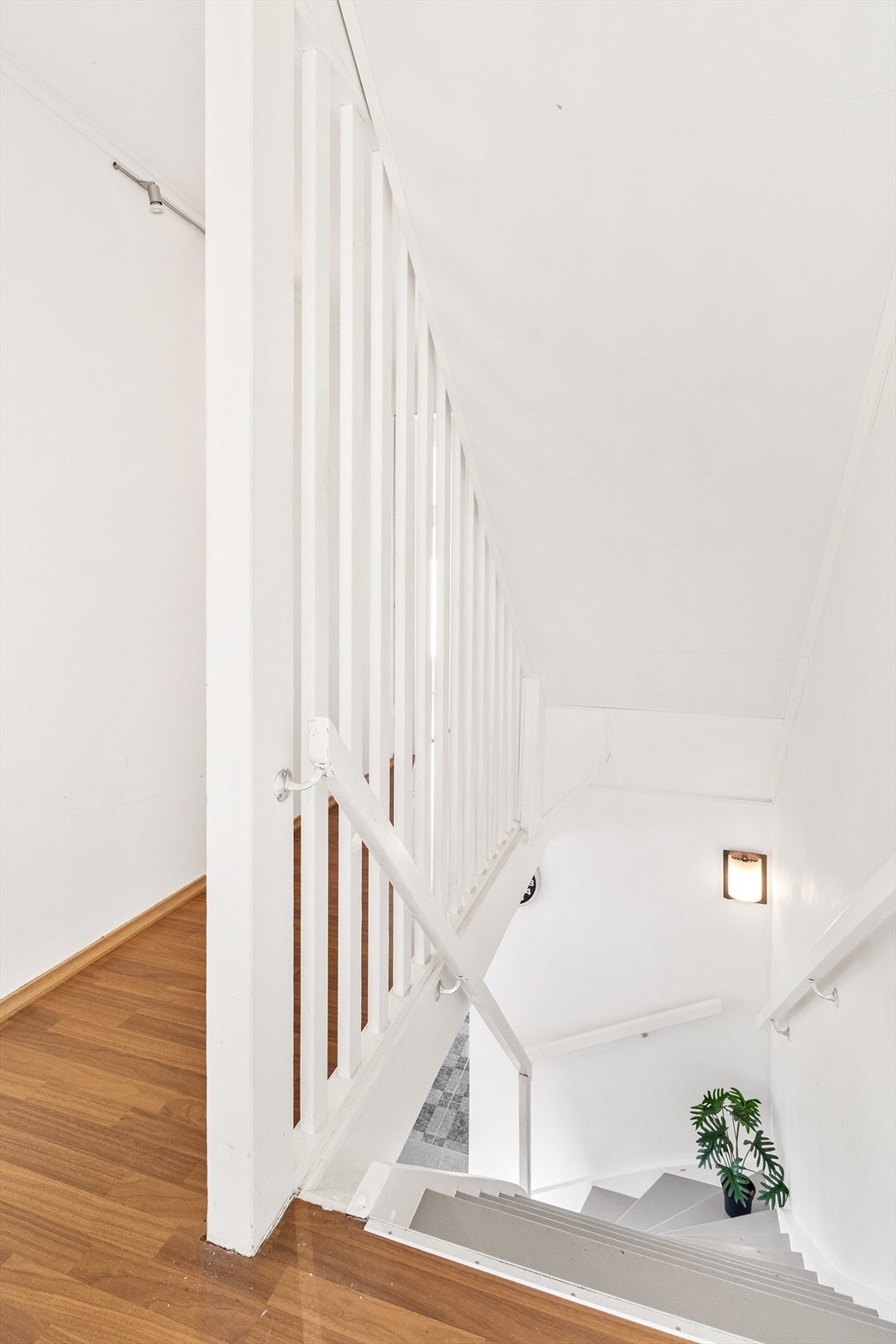 2. Etasje inneholder fem soverom, bad og vaskerom. Galleribilde