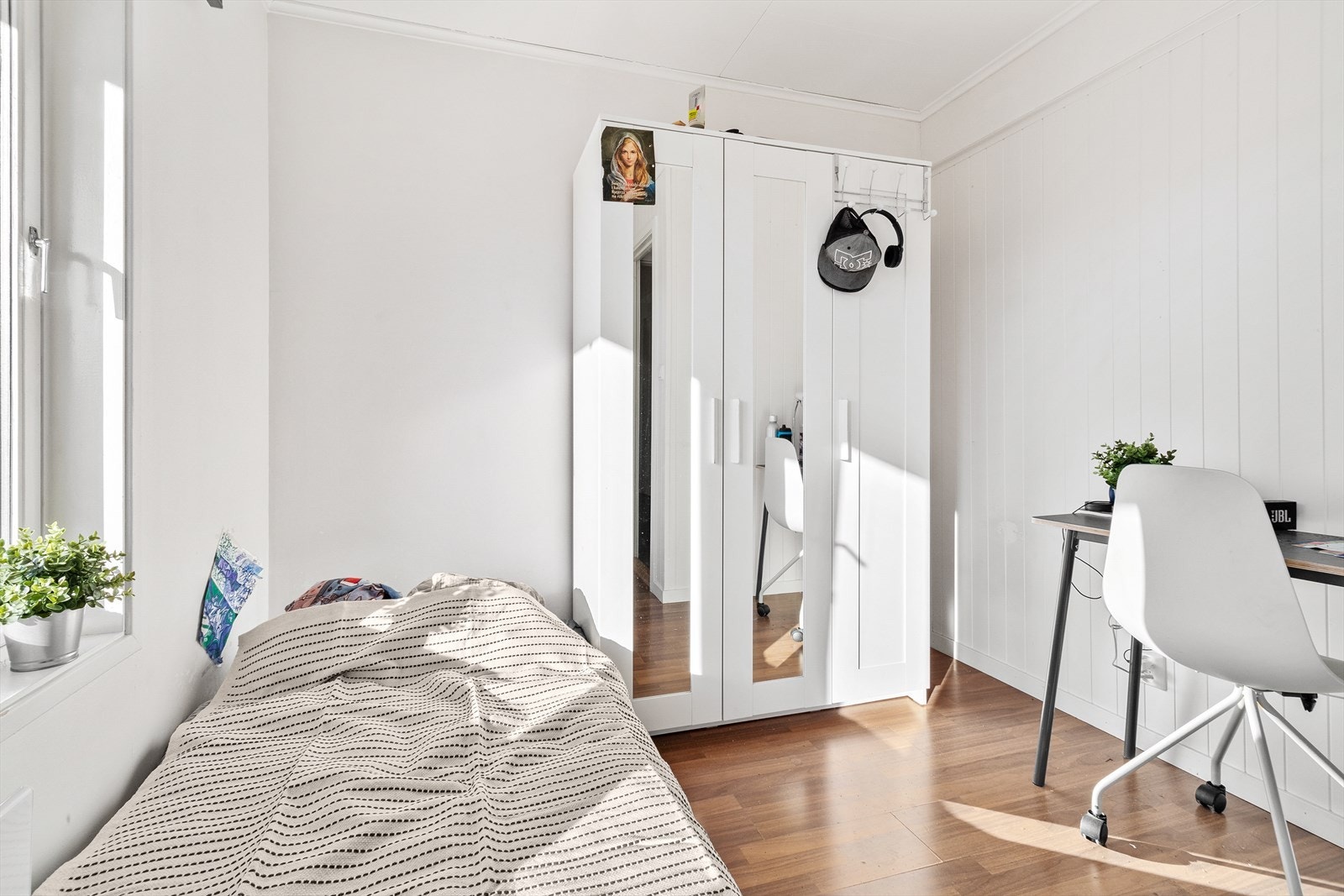 Rikelig med naturlig lys og god plass til å innrede slik du ønsker. Galleribilde