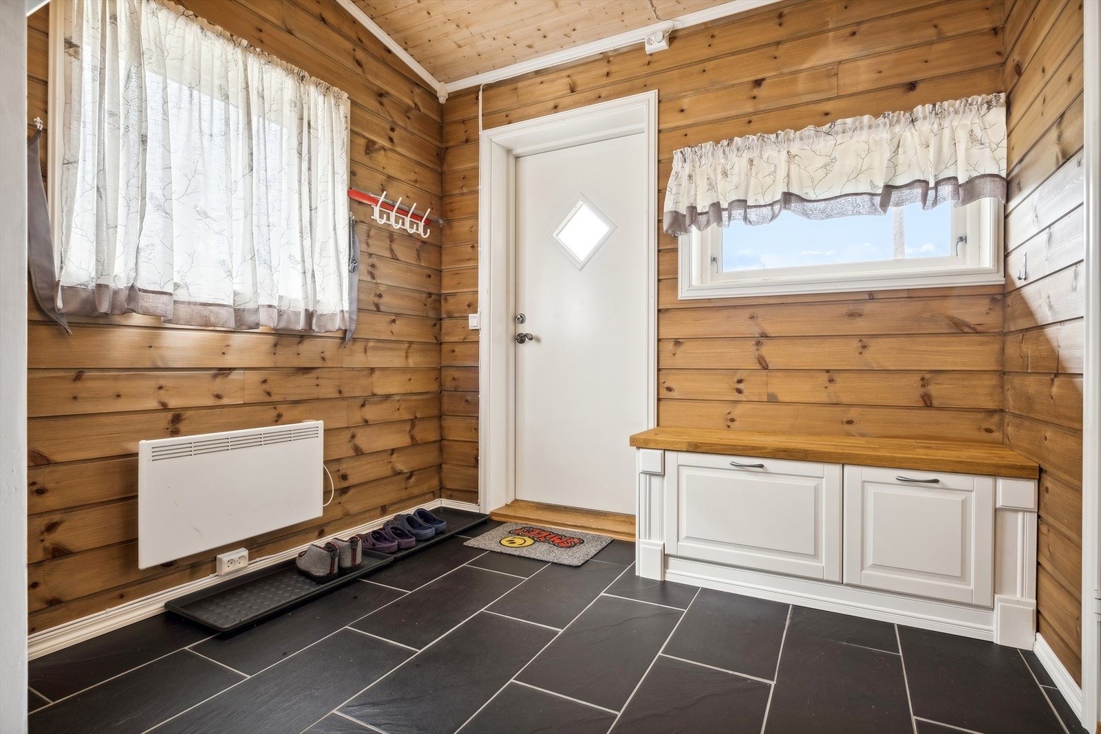 Romslig gang på ca. 9,9 kvm. Galleribilde