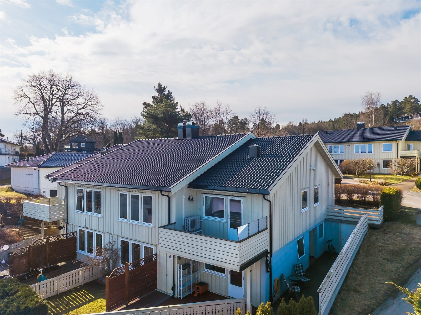 Beliggende i 2. etasje med adkomst fra gateplan. Galleribilde