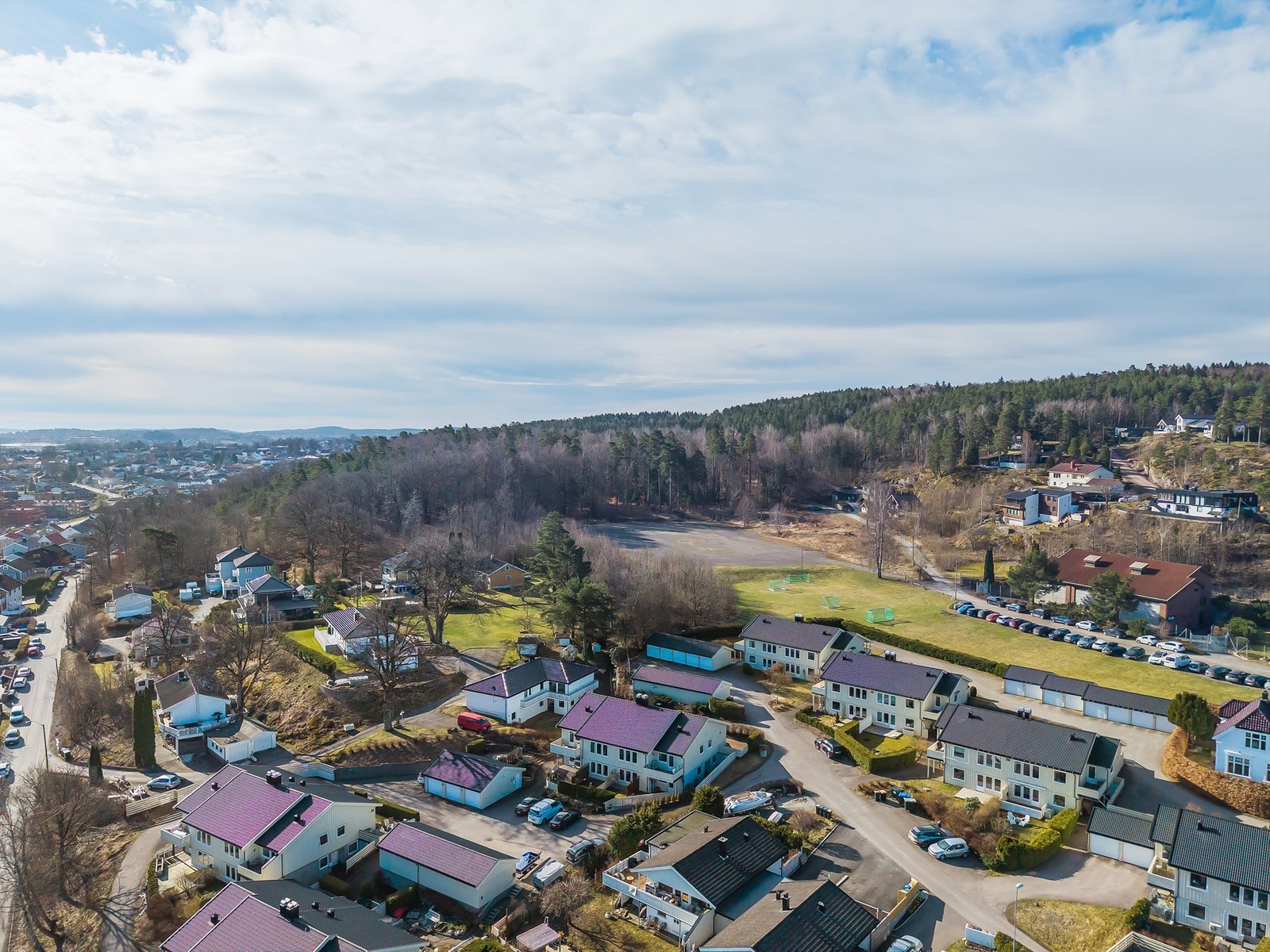 Barnevennlig med flotte uteområder i nærheten for lek og moro. Galleribilde
