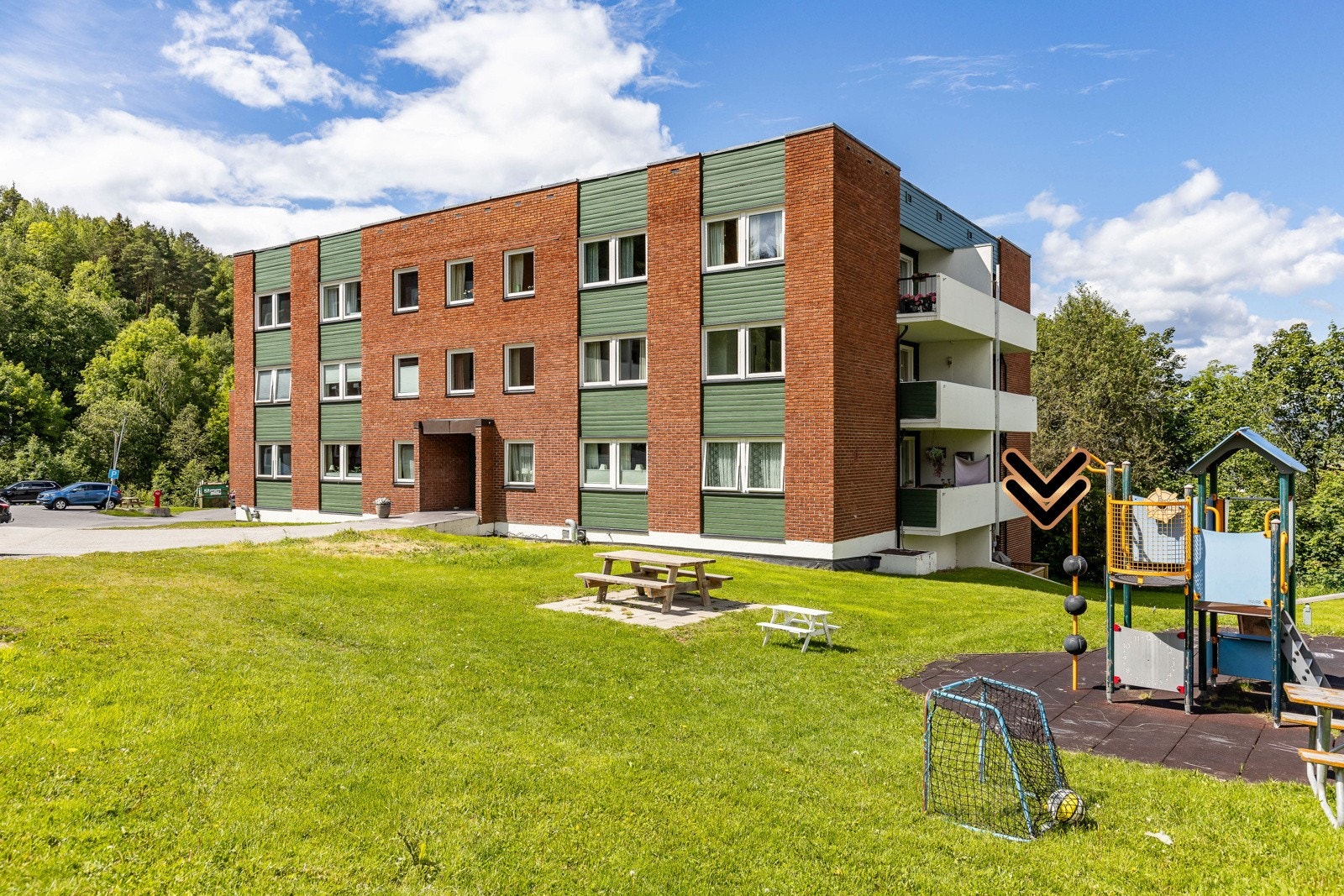 Det er kort vei til en lekeplass til glede for de minste. Galleribilde