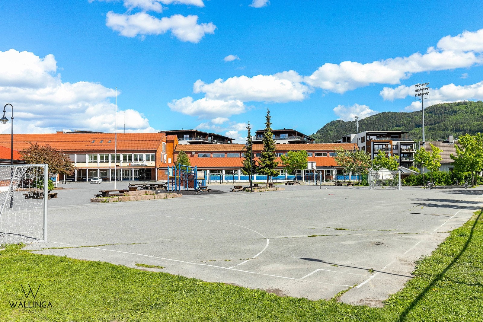 Fra eiendommen er det gangavstand til Mjøndalen barneskole og Veiavangen ungdomsskole. Galleribilde