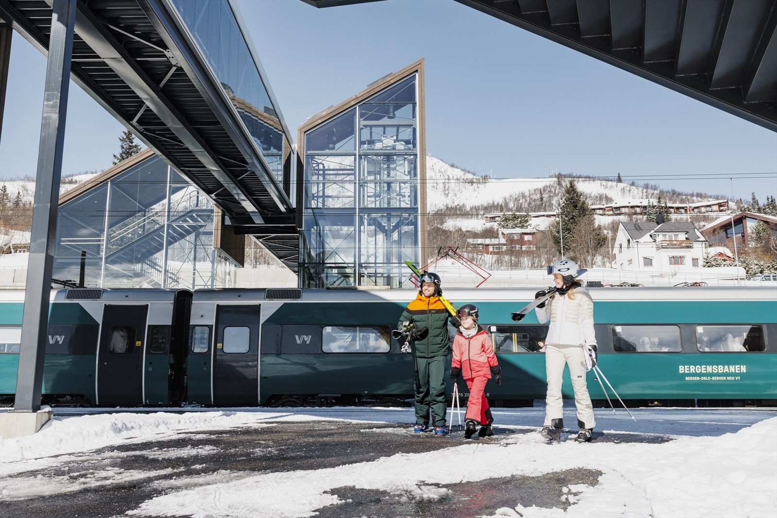 Geilo har togstasjon midt i sentrum. Hit kan du skli direkte fra Sentrumsbakken. Foto Paul Lockhart. Galleribilde