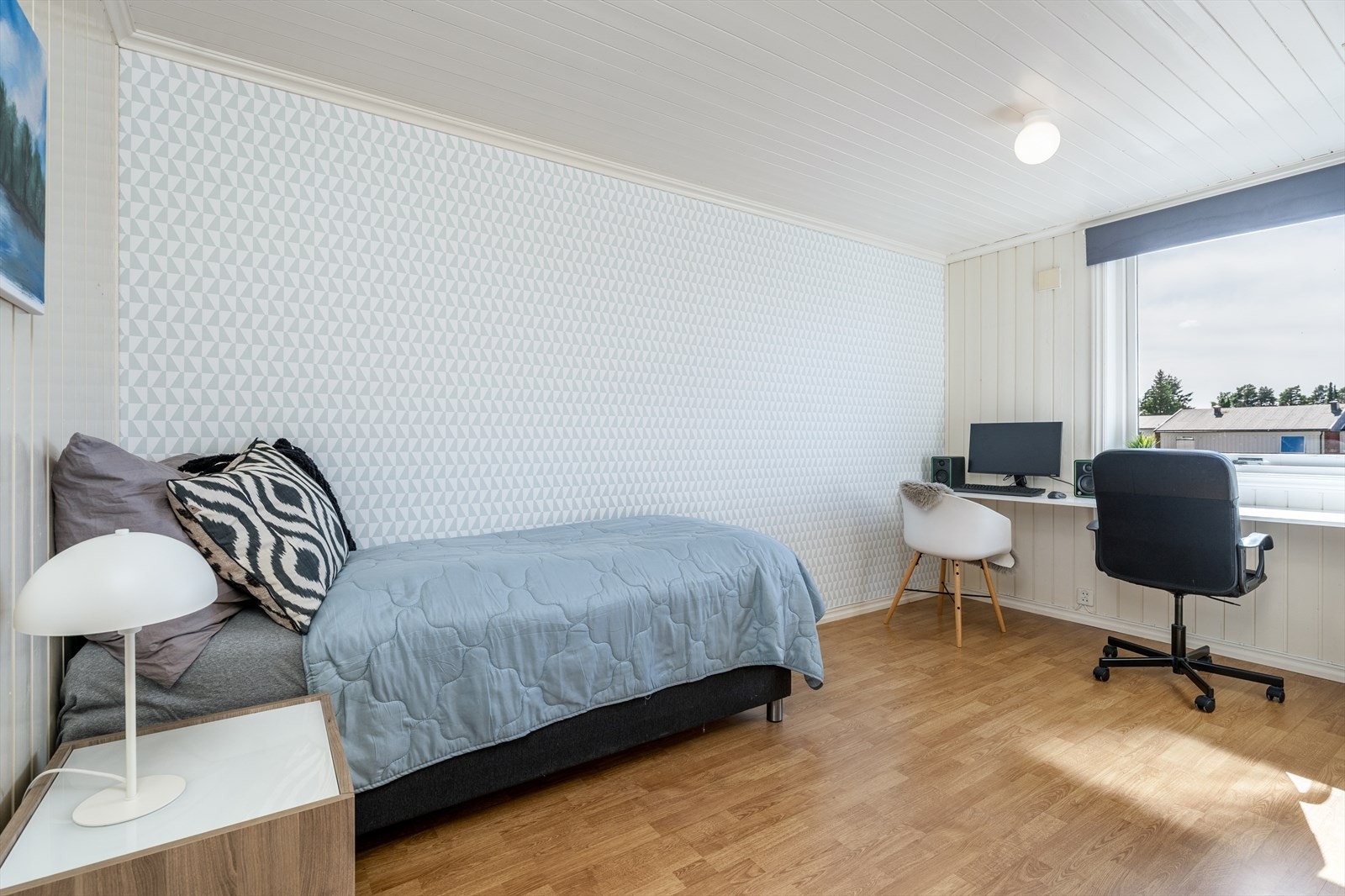 Boligen har tre lyse og pene soverom i 2.etg. Galleribilde