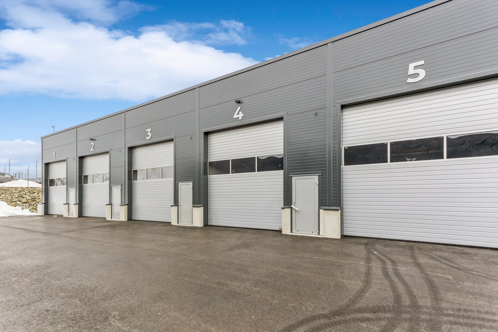 Slik ser fasaden til lagerseksjonene ut. Galleribilde