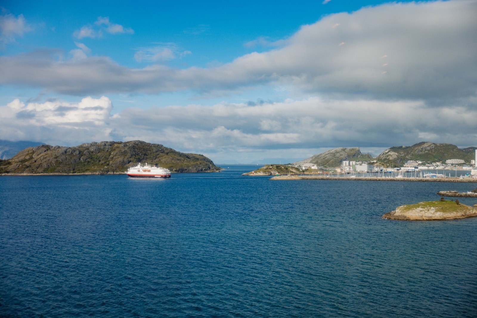 Med en panoramavy som strekker seg fra innseilingen til Bodø, Fleinvær og Hjertøya Galleribilde