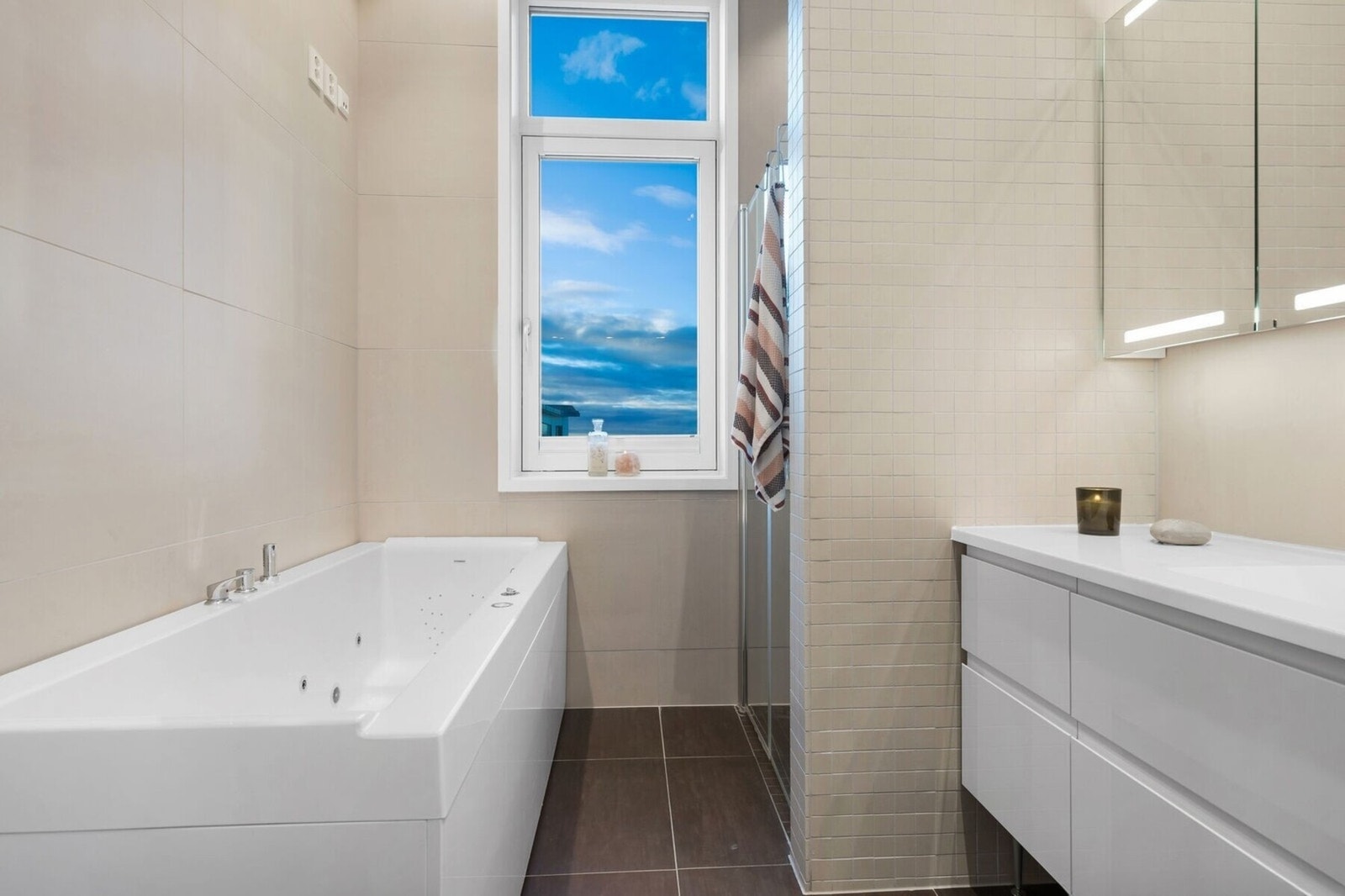 Perfekte stemningen, enten du ønsker et avslappende spa-miljø eller klart arbeidslys Galleribilde