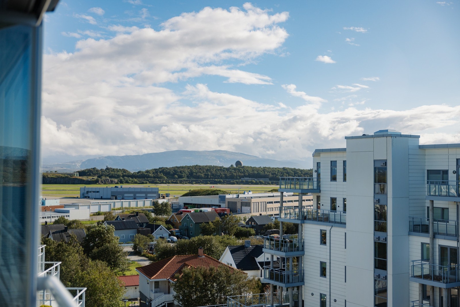 Utsikt til landingsstripe på Bodø Flyplass Galleribilde